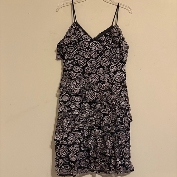 White House Black Market Black Lace Floral Tiered Mini Dress Size 6 - Picture 3 of 11